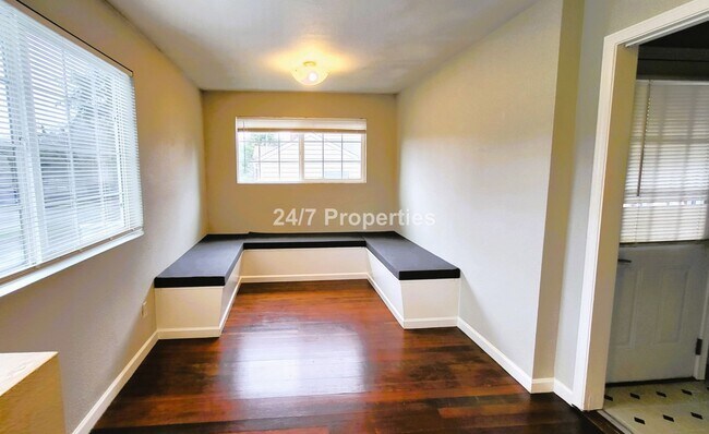 Building Photo - Inviting 3 BD | 2 BA Home with Big Backyard in West Linn