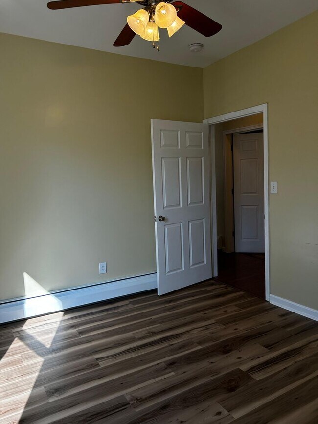 Building Photo - 1326 E Gibson St