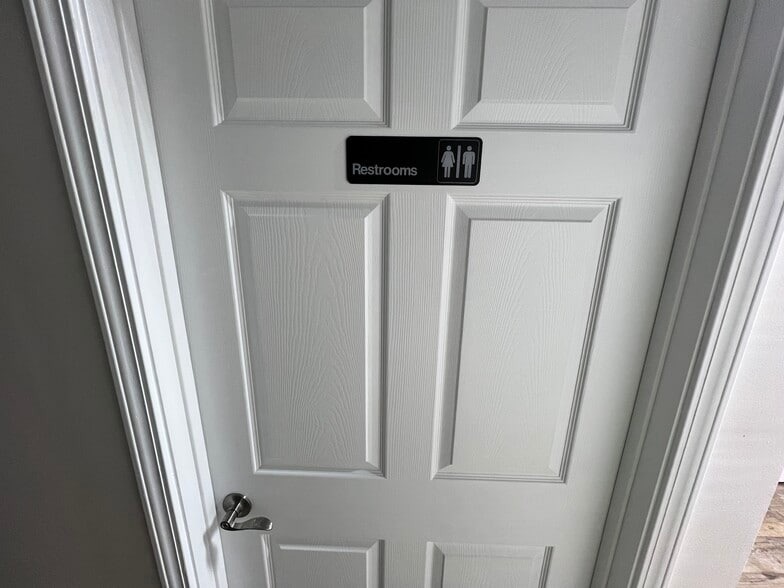 Building Photo - 8617 S Ashland Ave