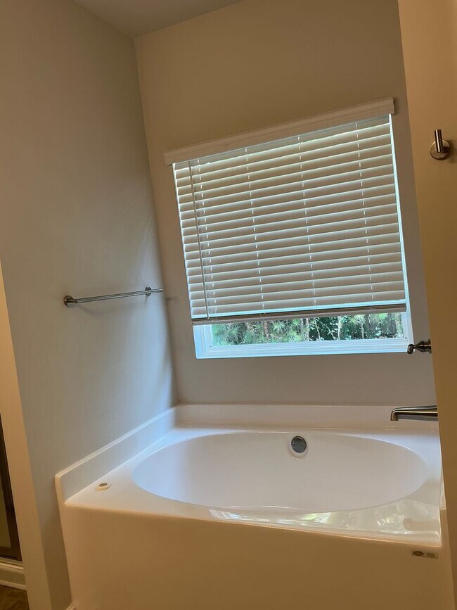 Building Photo - 3-bedroom, 2.5-bathroom single-family home