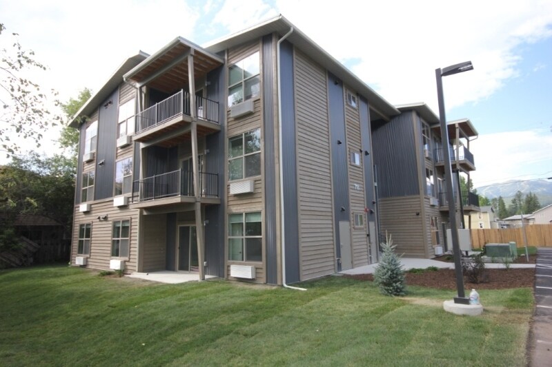 Primary Photo - 718 Edgewood Pl