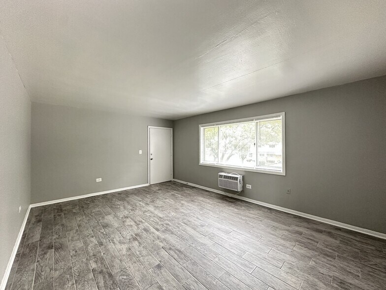 Building Photo - 1314 Carol St