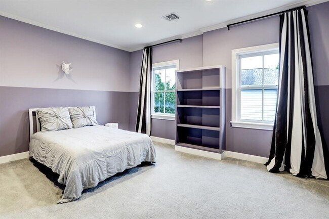 Building Photo - 2435 Stanmore Dr