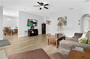 Building Photo - 824 Destin St