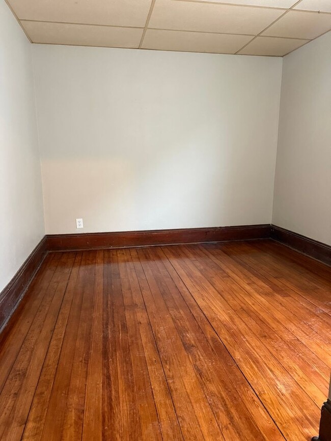 Building Photo - 46 Princeton St