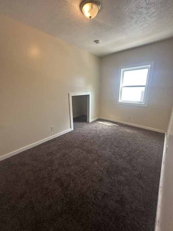 Building Photo - 3626 E 143rd St