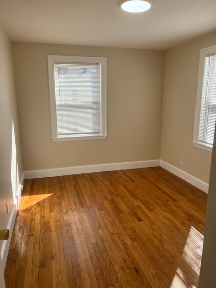 Building Photo - 42 Meadowbank Ave