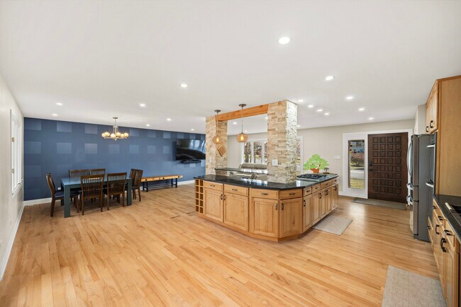 Building Photo - 641 Woods St