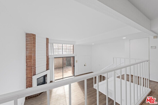 Building Photo - 4640 Glencoe Ave