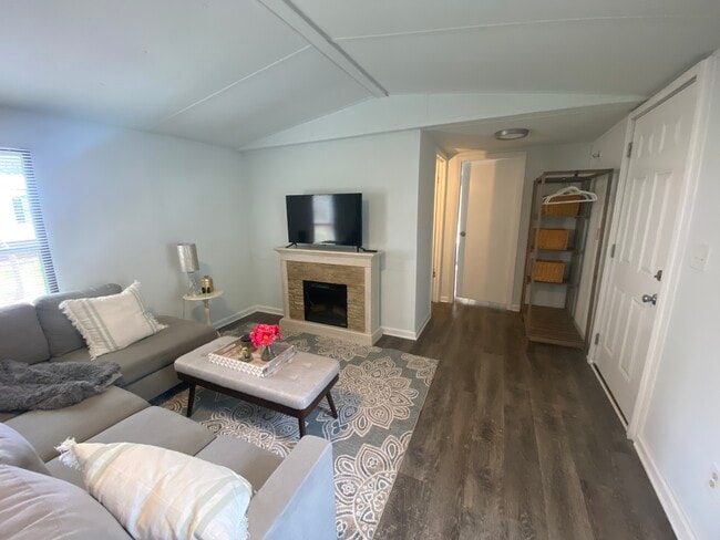 Building Photo - 430 Ranch Rd