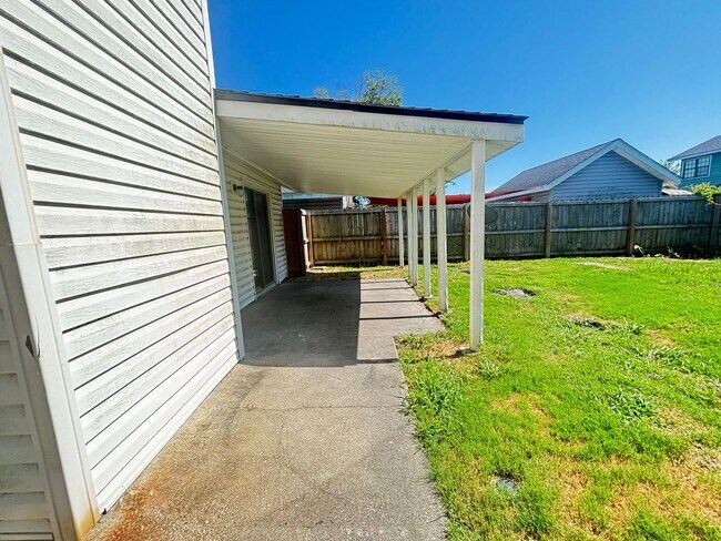 Building Photo - PET-FRIENDLY, THREE-BEDROOM IN SURFSIDE BEACH'S CAROPINES COMMUNITY IS AVAILABLE NOW!