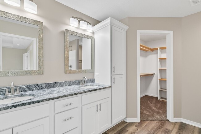 Building Photo - LIKE NEW  3 bed 2 1/2 bath townhouse NW Lincoln