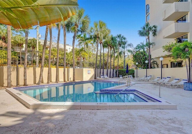 Building Photo - 2715 Tigertail Ave