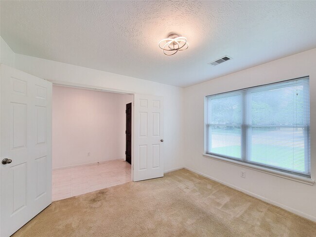Building Photo - 16807 Sussex Dr