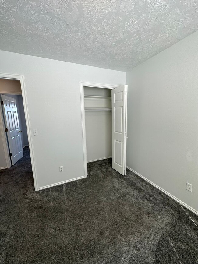 Building Photo - THIS IS A LEASE TAKEOVER, PLEASE CONTACT THE CURRENT TENANT, TANNER @ 801-688-4161 - Cute 3 Bed 1...