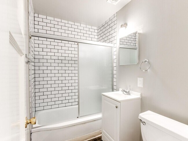 Building Photo - Charming 2 bed 1 bath home with many updates!