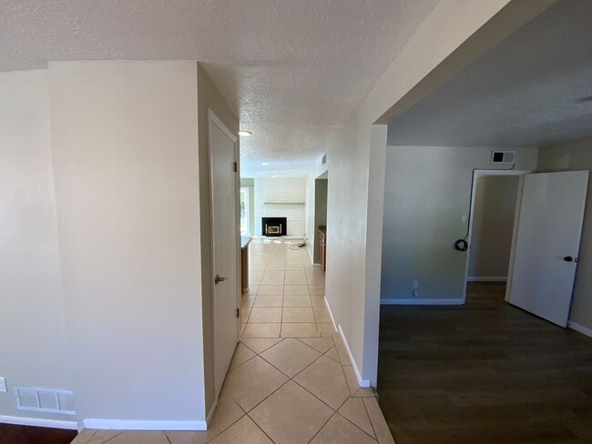Building Photo - 4 Bedroom with Office Single Story Home Av...