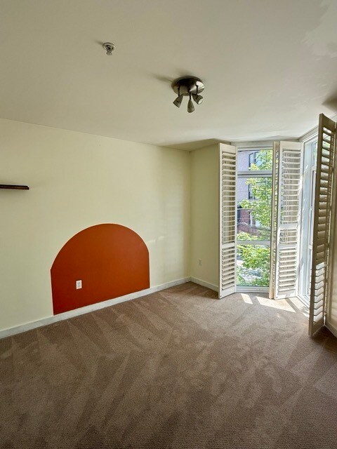 Building Photo - 103 Bellevue Ave E