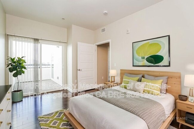 Building Photo - 11740 Vanowen St