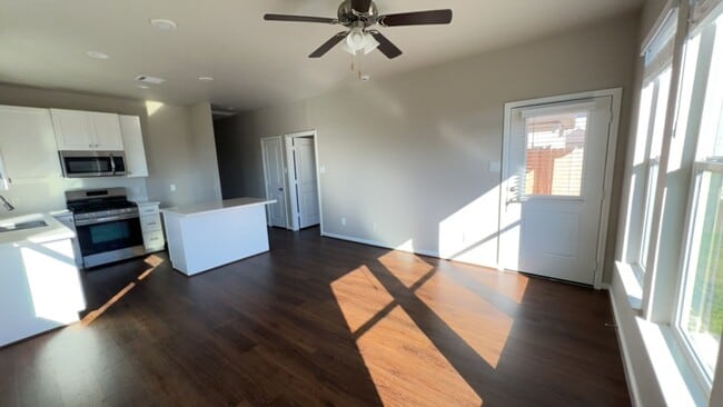 Building Photo - 1033 Tillman Ln