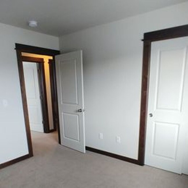 Building Photo - 1303 Westwood Cir