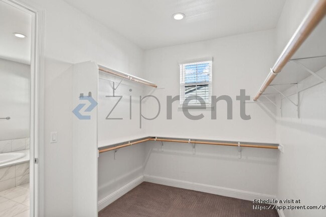 Building Photo - 205 Vereda del Turia