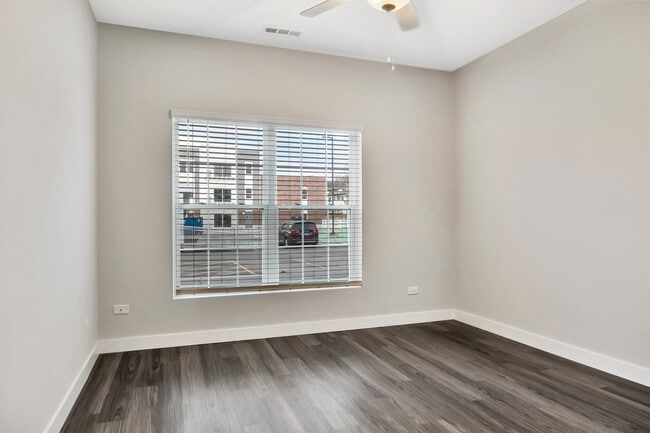 Building Photo - 8940 Willow Glen Dr