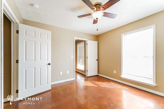 Building Photo - 252 Greensview Dr
