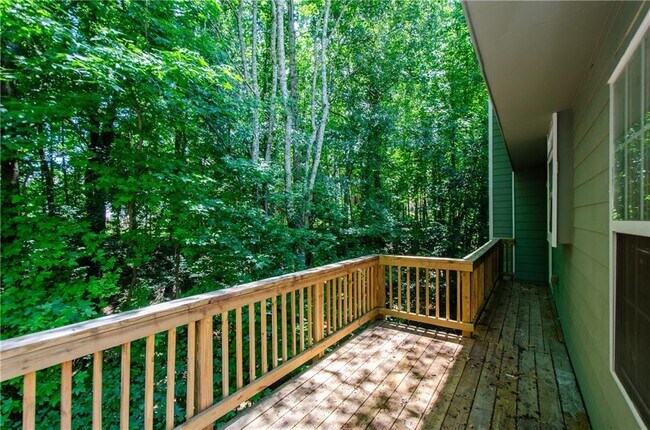 Building Photo - 3390 Northcliff Dr