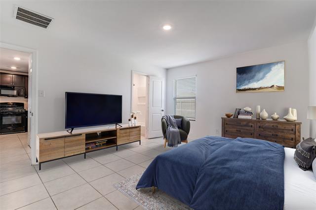 Building Photo - 2525 Russell St