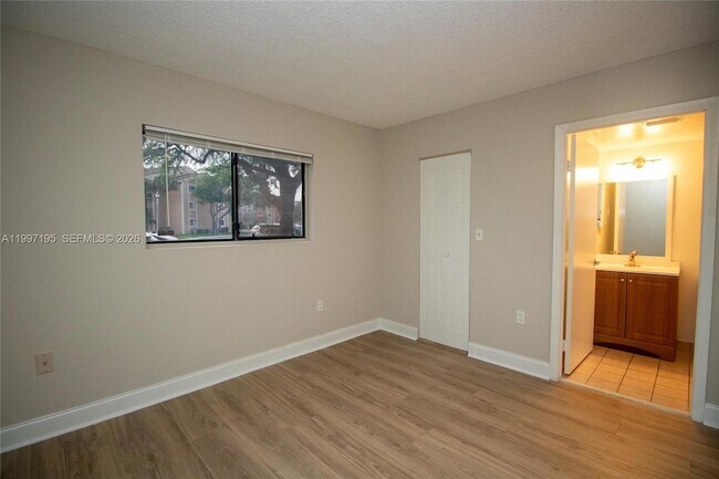 Building Photo - 9491 Palm Cir S