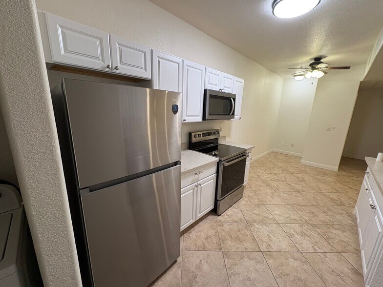 Building Photo - 24909 Madison Ave