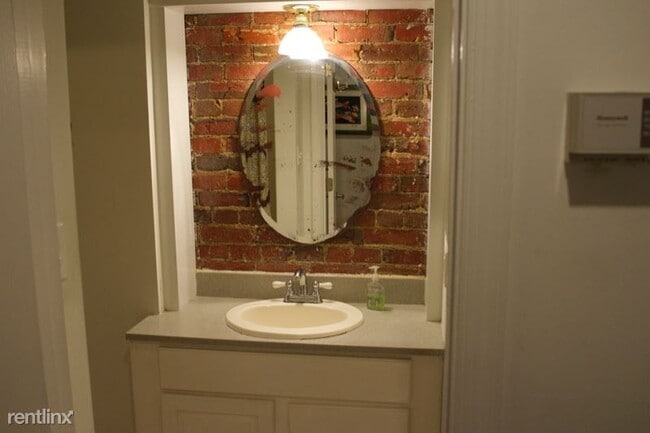 Building Photo - 1 br, 1 bath Condo - 1514 21st NW 1 Unit 1