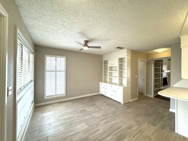 Building Photo - 2405 Stutz Pl