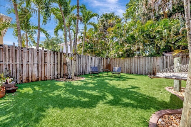 Building Photo - 853 SW 11th Ct
