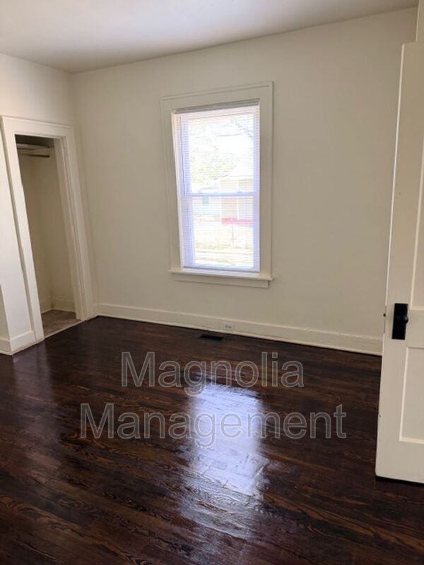 Building Photo - 250 Davis St