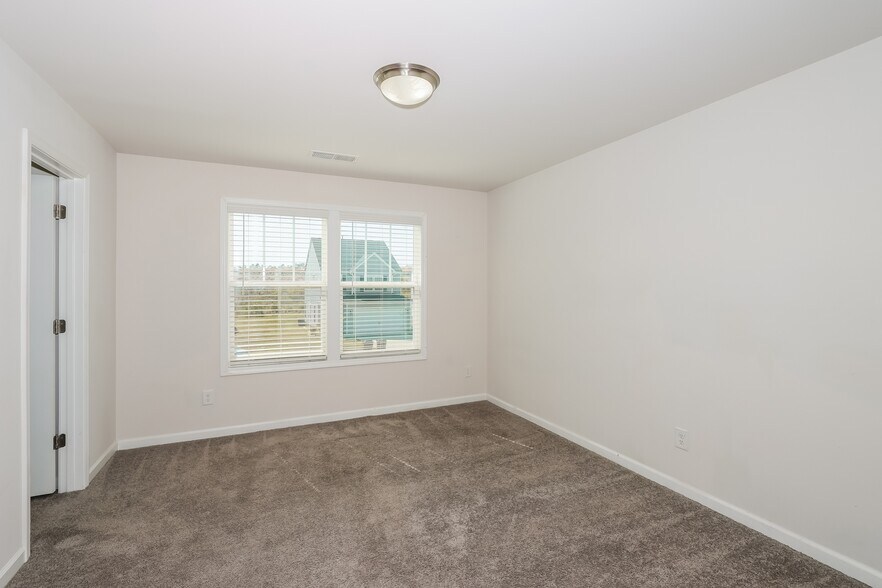 Building Photo - 875 Delta Ln