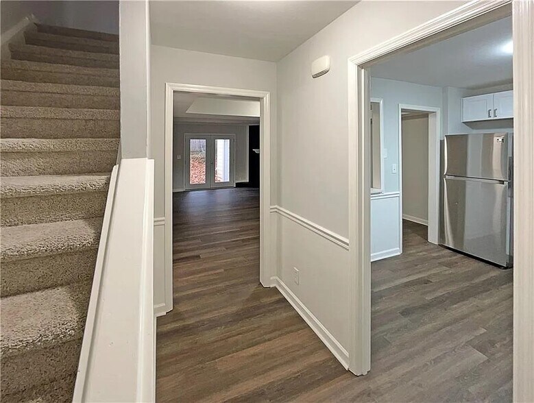 Building Photo - 7001 Pat Mell Pl SE