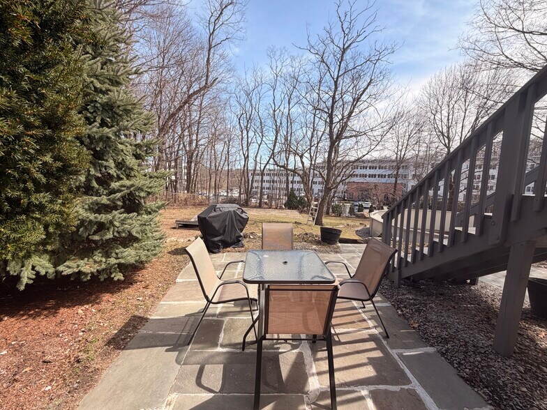 Building Photo - 532 East St