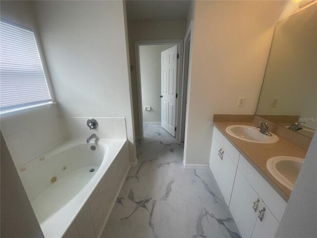 Building Photo - 24 Sawfish Ct