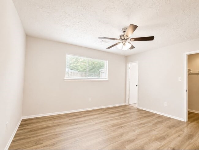 Building Photo - 12035 Barrett Brae Dr