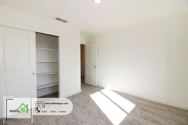 Building Photo - 845 Congaree Ln