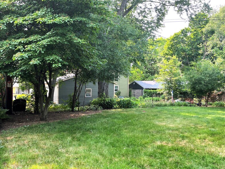 Building Photo - 306 S Owen Dr