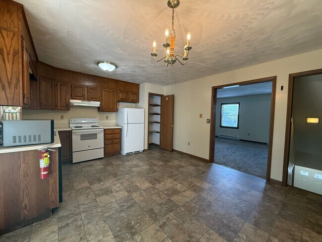 Building Photo - 305 Hill Dr