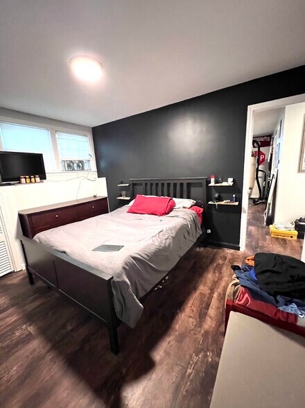 Building Photo - 117 Cowing St