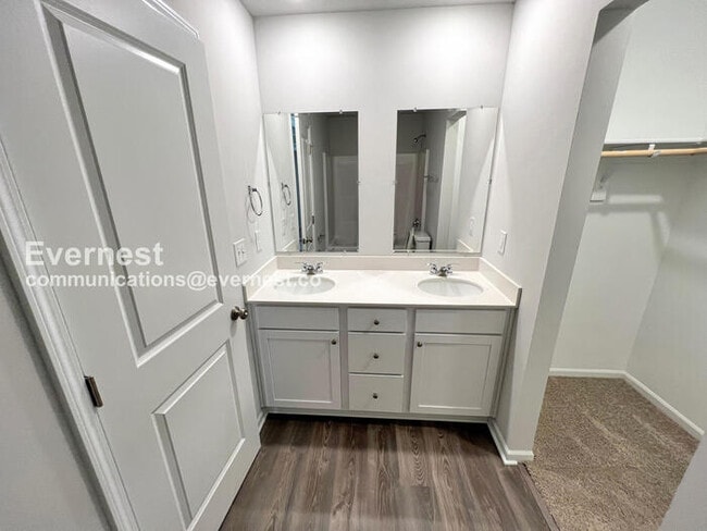 Building Photo - 3 Bed/2.5 Bath Home with Modern Amenities / Pet-Friendly / Coming Soon!