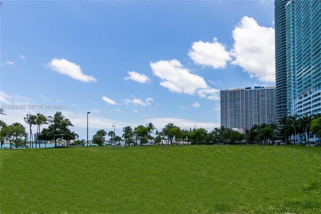 Building Photo - 2001 Biscayne Blvd