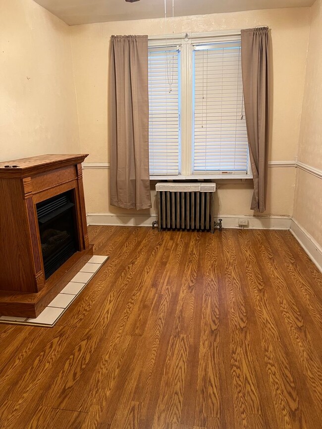 Building Photo - Large 4 bed 1.5 Bath Old City Lancaster Home