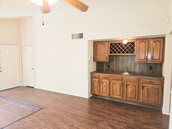 Building Photo - Single Story home In Arlington off Little ...