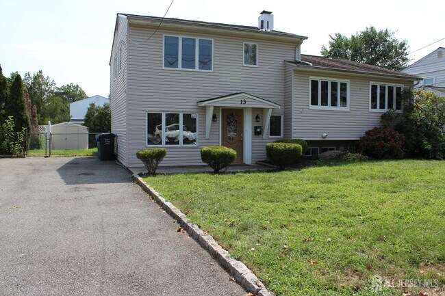 Building Photo - 13 Califon Dr